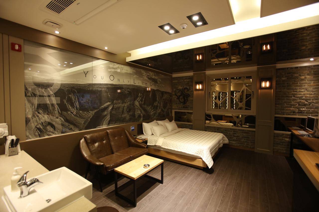 Hotel Yolo Chongnae-dong Exterior foto